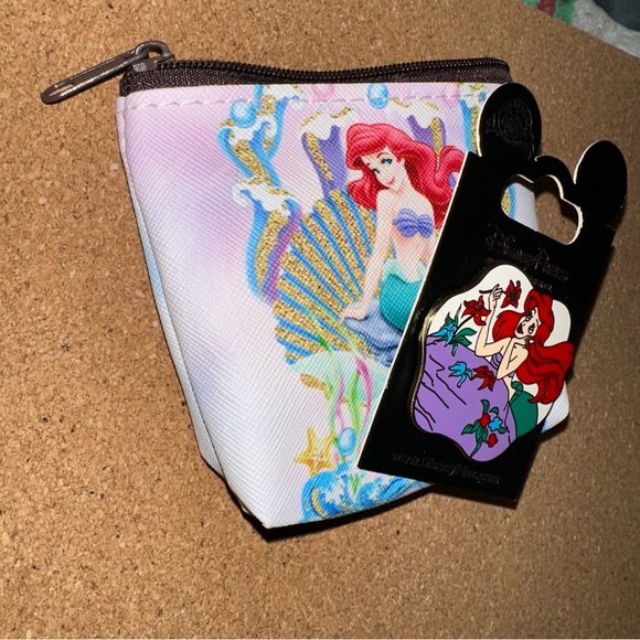 🛍️🤩🔥HOT SALE ALERT🔥 Disney The Little Mermaid 🧜🏼♀️ Princess Ariel Trading Pin - Picture 3 of 6